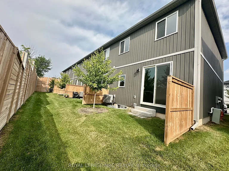 121A Moffatt St #21 — Photo 29