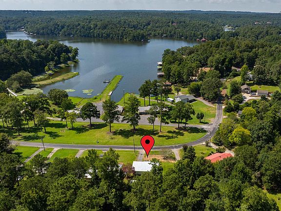 4th image of 611 Lakeshore Dr