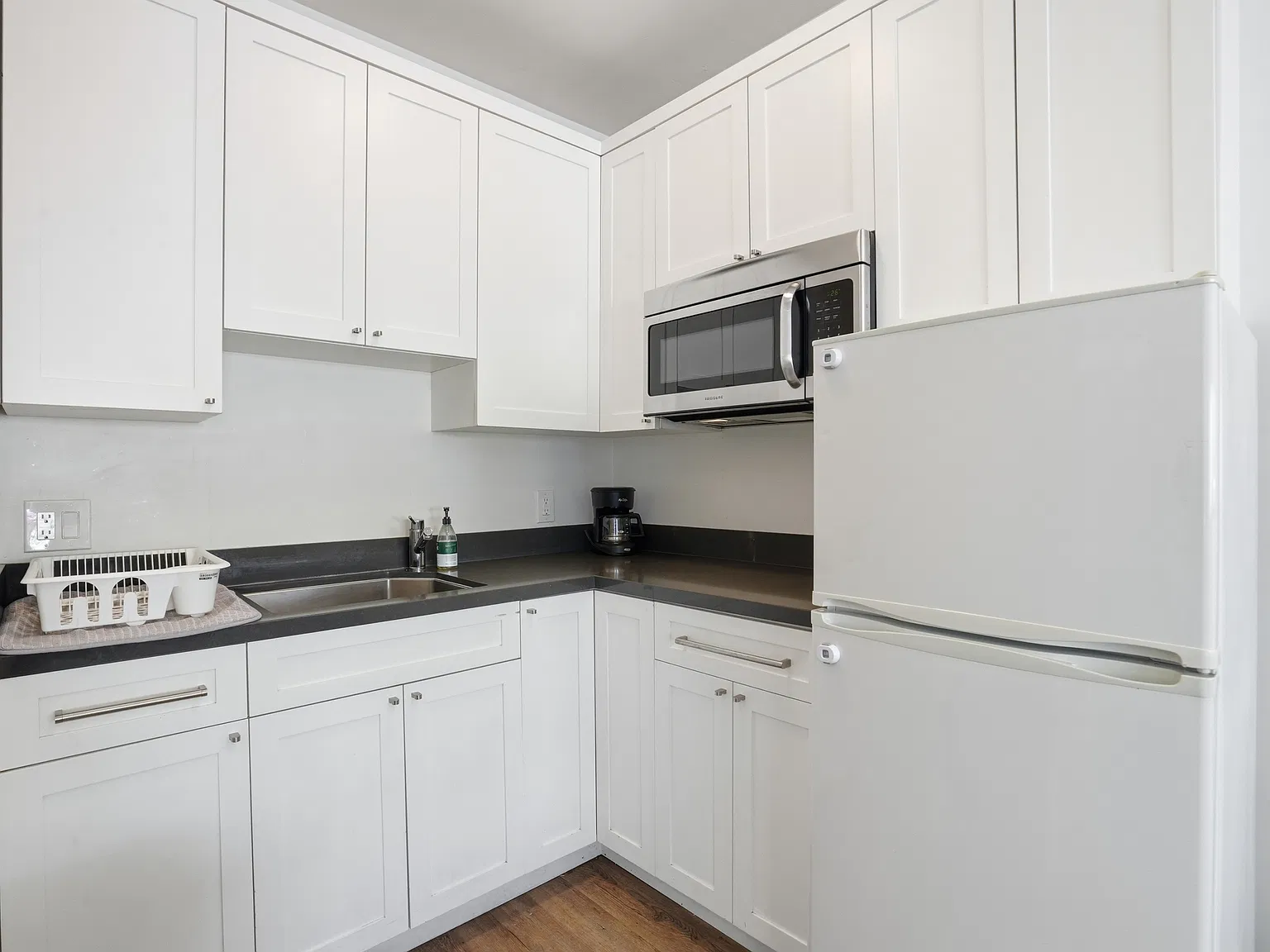 Studio, 450 sqft, $2,200 — Photo 2