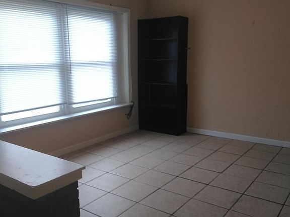2nd image of 310 1/2 W Irvine St