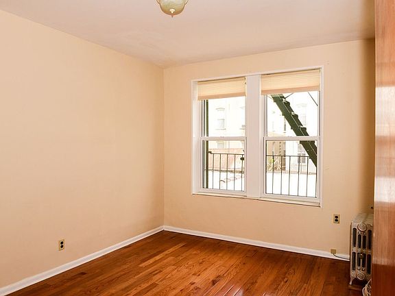 3rd image of 2261 27th St #2