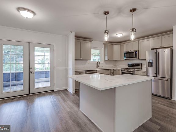 5th image of 2103 Cameron Ct