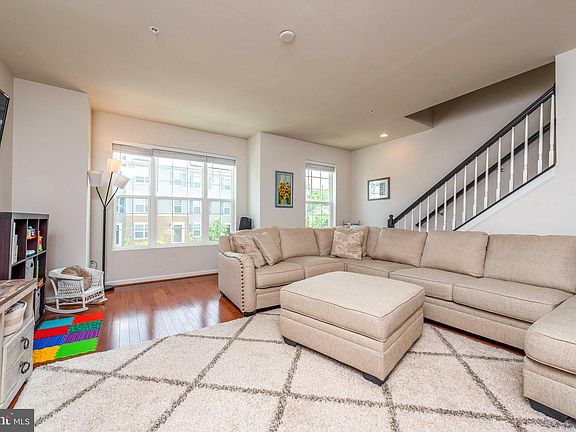4th image of 1315 Hawthorn Dr