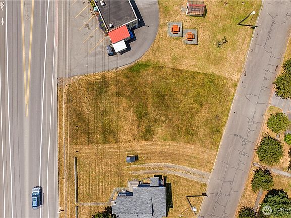 4th image of 709 E Lauridsen Boulevard