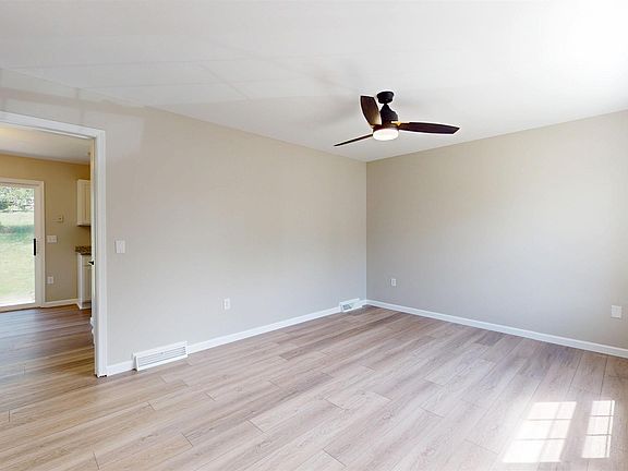 5th image of 184 Fairfax Dr