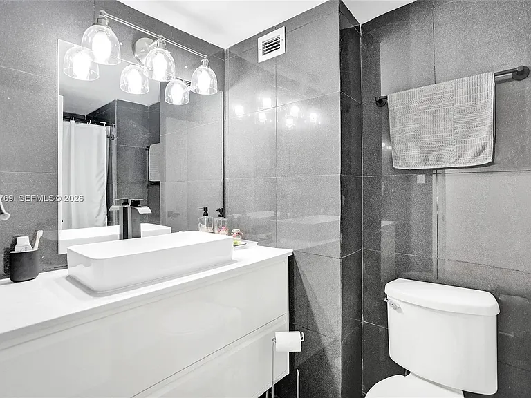 18021 Biscayne Blvd #1804 — Photo 14