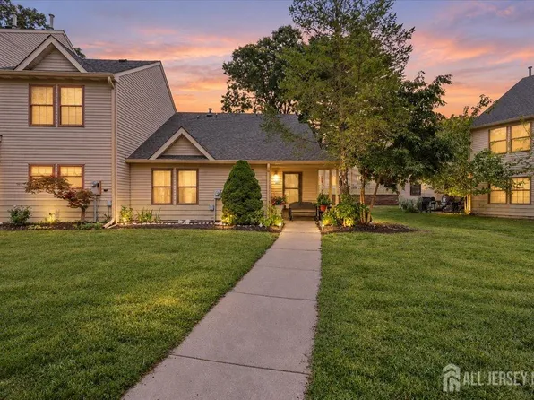 607 Bluebell Dr, Jackson, NJ 08527