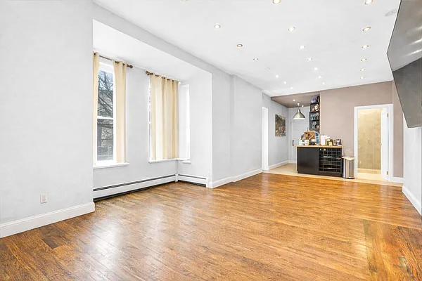 582 Throop Avenue #3B