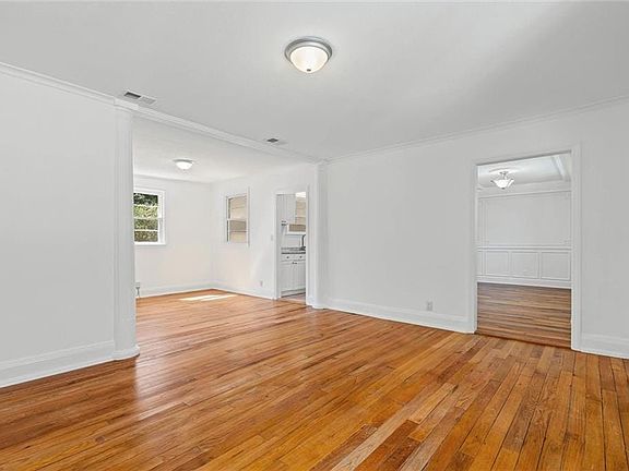 3rd image of 5257 Greenwood Ln