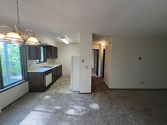 4th image of 2204-2242 SE Taylor St #2206