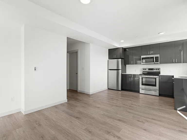 1 Bedroom with Den - Kitchen/Living 1 Bedroom with Den - Kitchen/Living