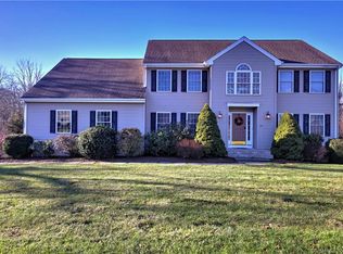 25 Nicole Ct, Cheshire, CT 06410