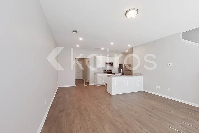 220 Long Island Dr — Photo 3
