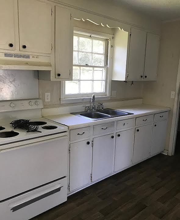 2nd image of 110 Lilac Dr