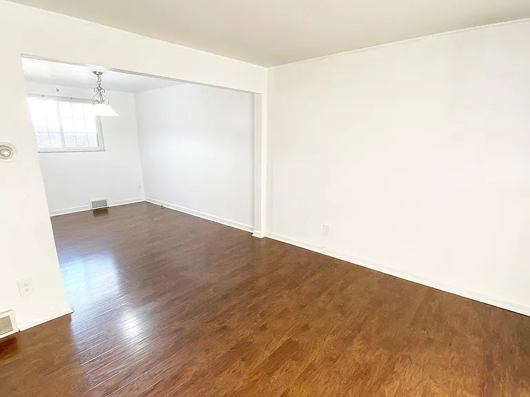 611 Division Ave — Photo 3