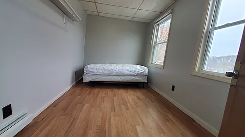 946 Main St #4 Photo 1