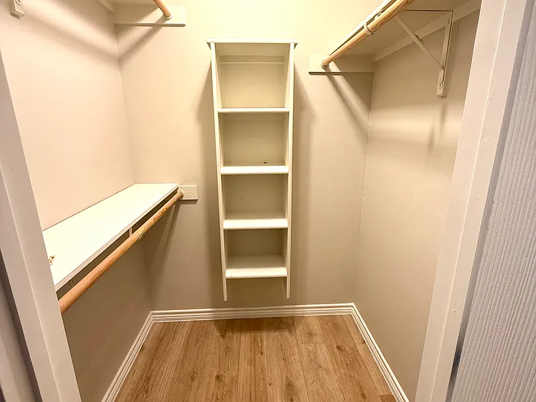 1109 E Avenue M — Photo 17