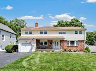 944 Huntington Rd, Stratford, CT 06614