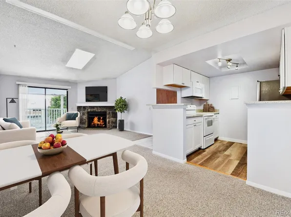 910 S Walden Street #201, Aurora, CO 80017