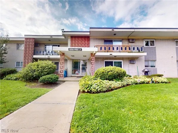 1390 Golden Gate Blvd APT E204, Cleveland, OH 44124