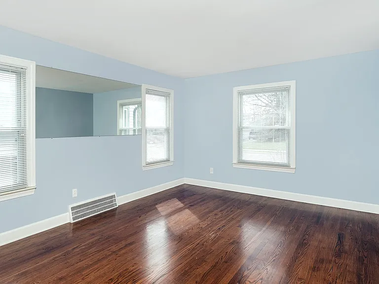 854 Allen St — Photo 19