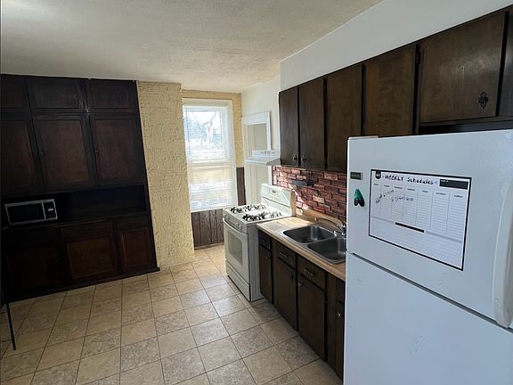 2nd image of 760 Jessamine Ave E APT 2