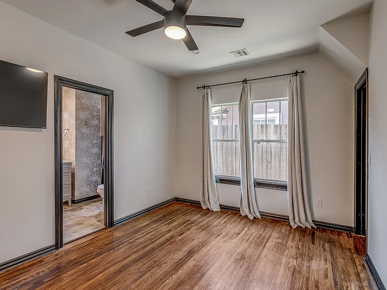 1521 N Blackwelder Ave — Photo 23