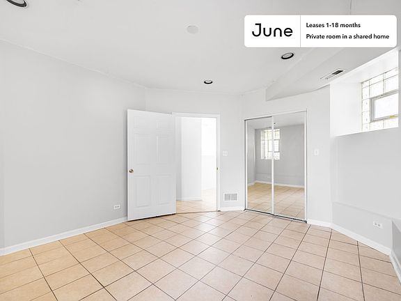 4th image of 1329 N Artesian Ave #1-D