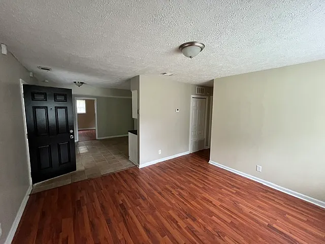 2435 Thrasher Ave — Photo 3