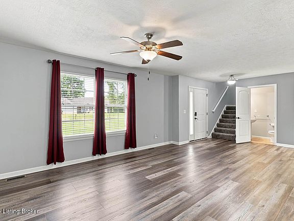 5th image of 5528 Village Ln