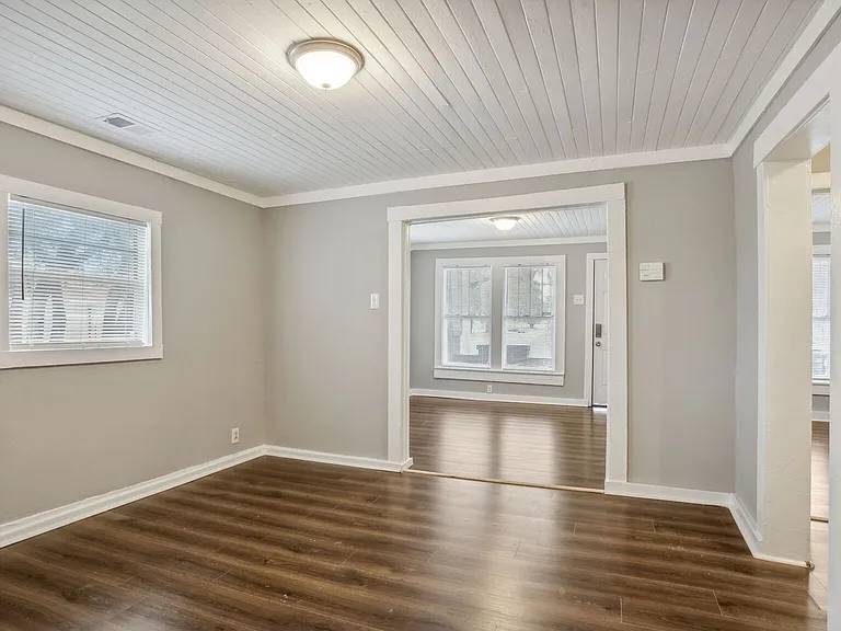 1025 W 47th St — Photo 5
