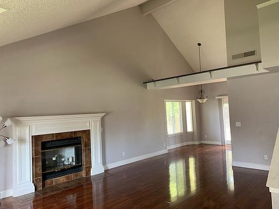 3rd image of 9456 N Rowell Ave