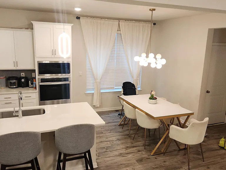 422 Constellation Ln — Photo 8