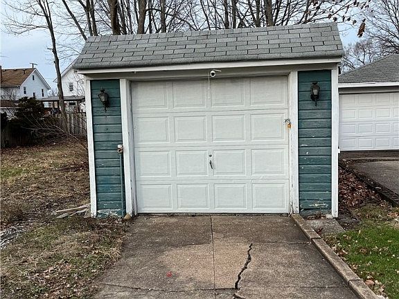 4th image of 512 W 30th St
