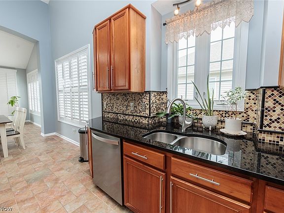 5th image of 3933 Hedgewood Dr