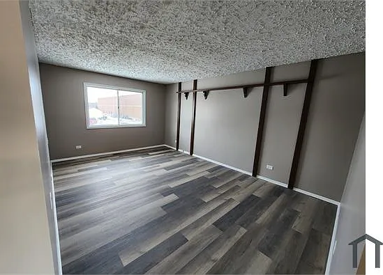 5 bed, 1999 sqft, $4,378 — Photo 3
