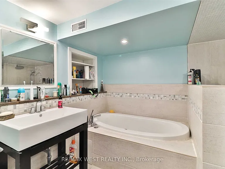 2354 Gareth Rd #MAIN — Photo 17
