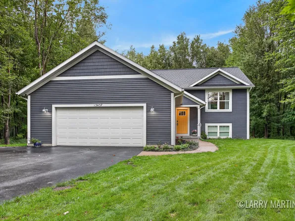 13437 Young Forest Ct, West Olive, MI 49460
