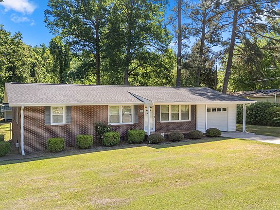 3rd image of 118 Forest Drive W