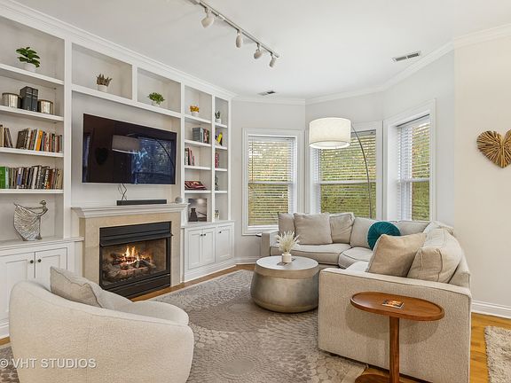 3rd image of 4877 N Kenmore Ave APT 2
