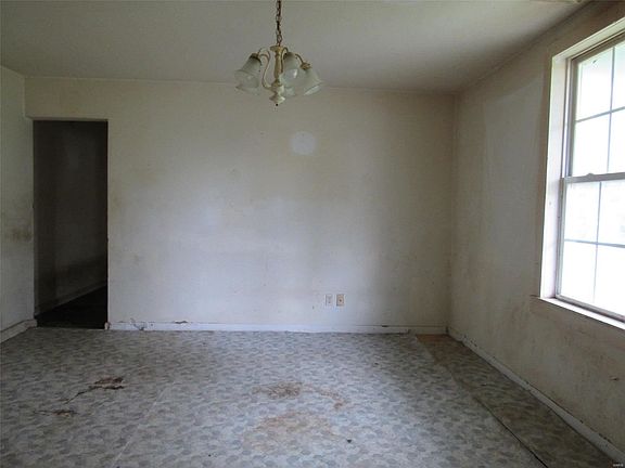 5th image of 116 N High St