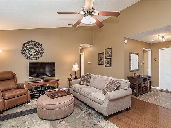 4th image of 7272 Tarragon Ln