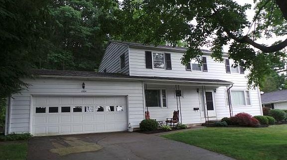 2nd image of 1004 Beechwood Ln