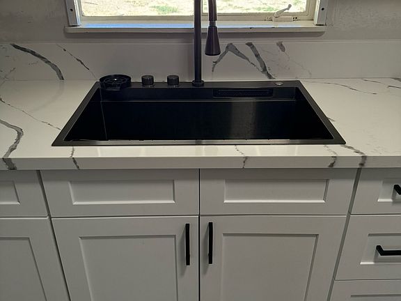 3rd image of 818 E Ironwood Dr