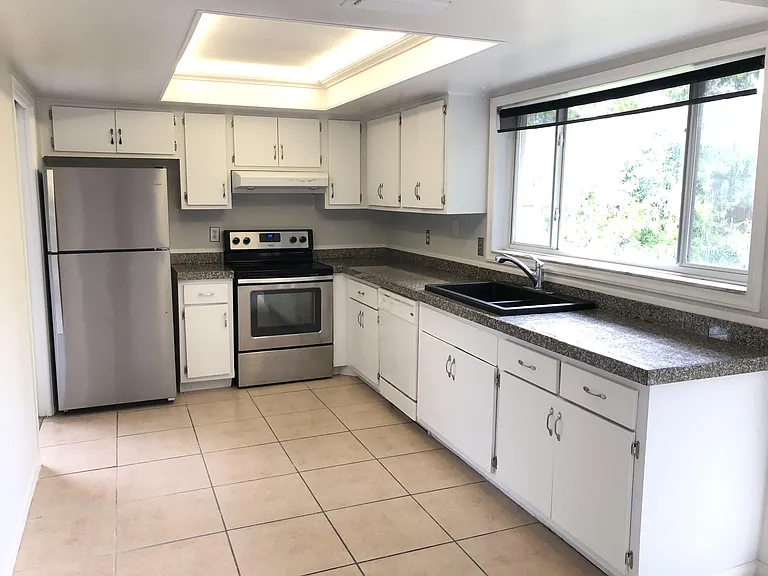 2378 Covington Dr — Photo 3