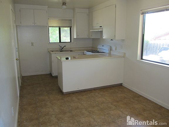 5th image of 5741 Woodleigh Dr