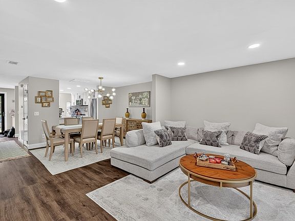 3rd image of 425 Maple Brook Rd #425