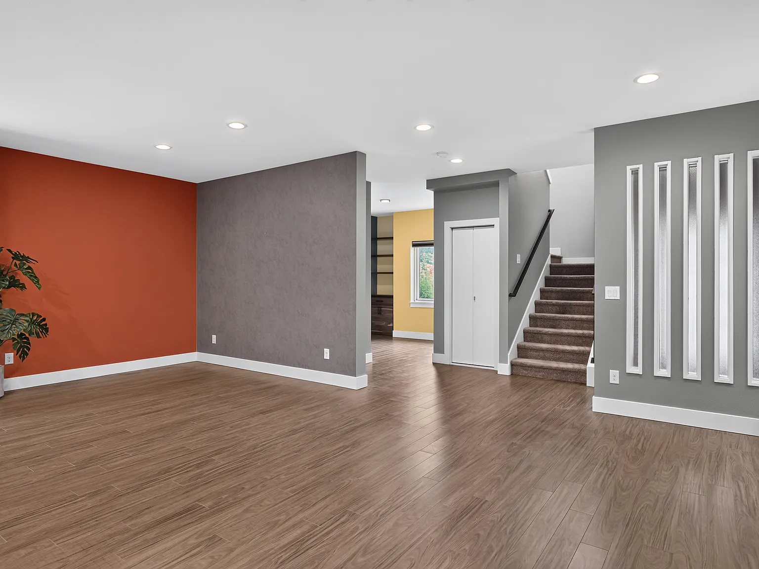 3 bed, 2.5 bath, 2300 sqft, $3,295 — Photo 2