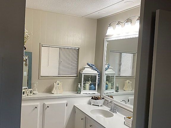 Main bedroom bath room 
