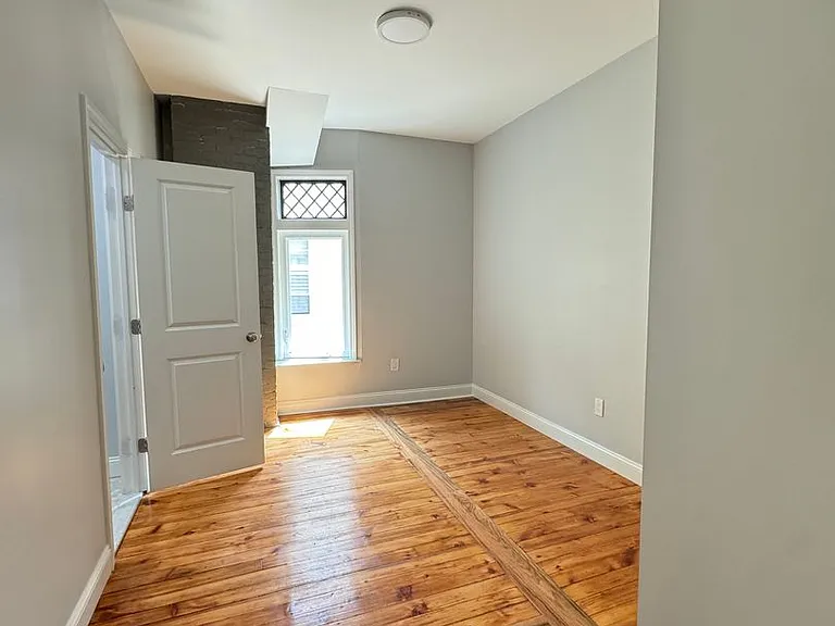 544 Whitney Ave — Photo 33